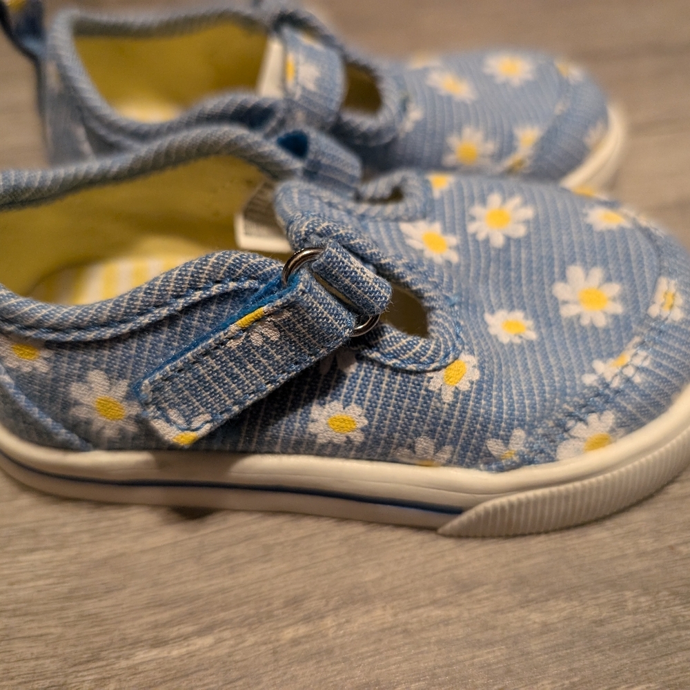 Toddler size 4 wonder nation blue and white stripes with Daisy